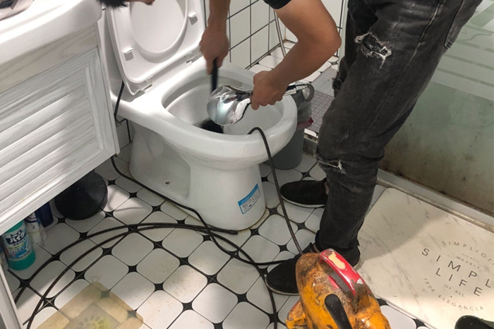 信丰马桶堵塞自己疏通还是找师傅？专业上门服务让你省时更省心